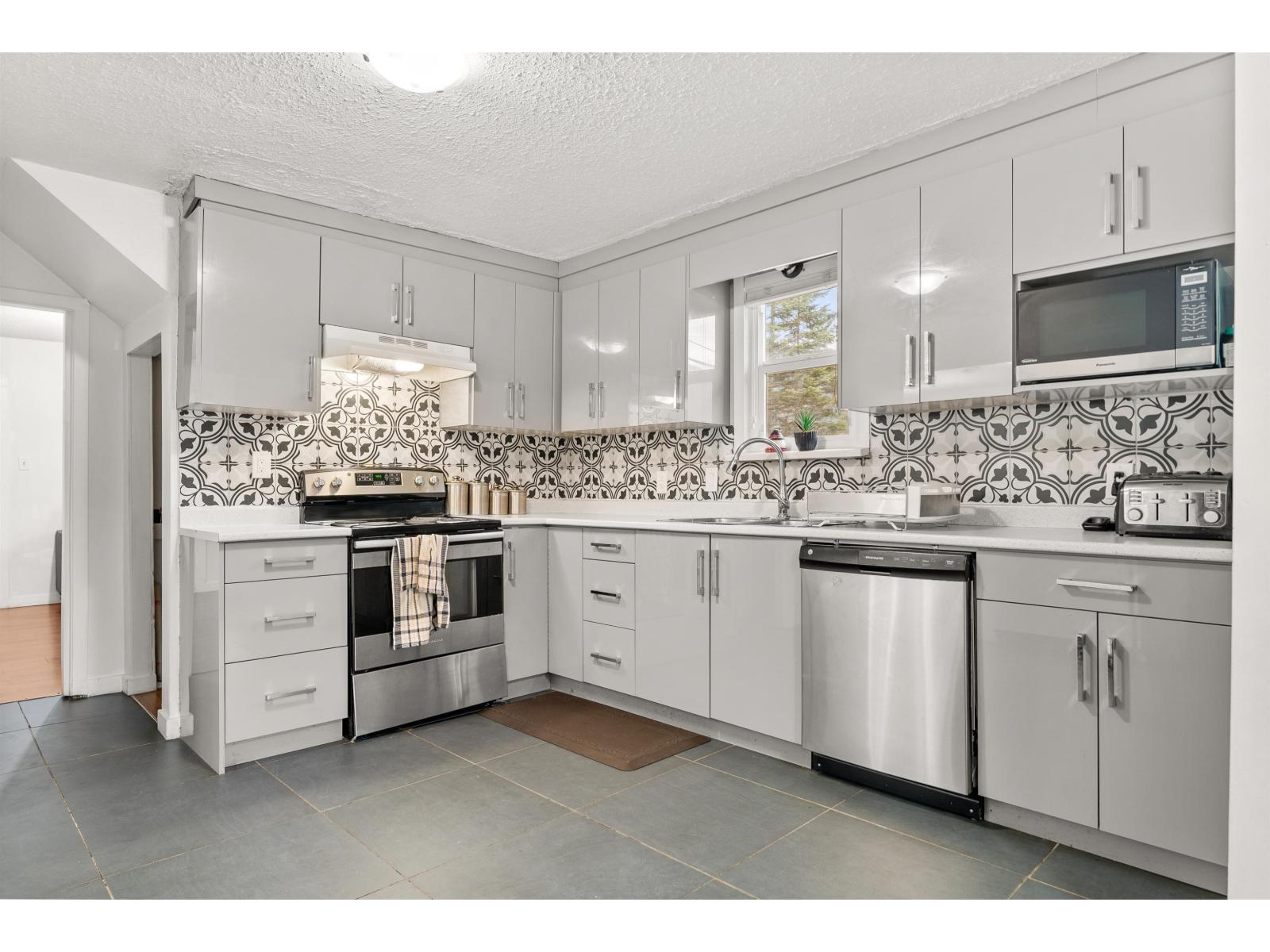 11186 FARMS ROAD, Mission