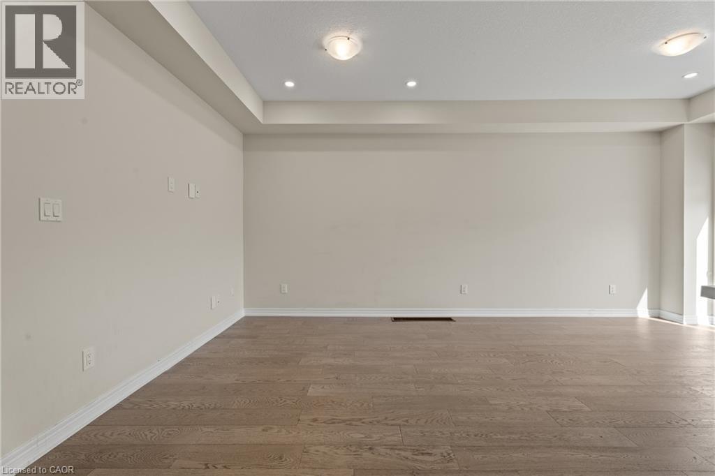 8 LINDEN PARK Lane