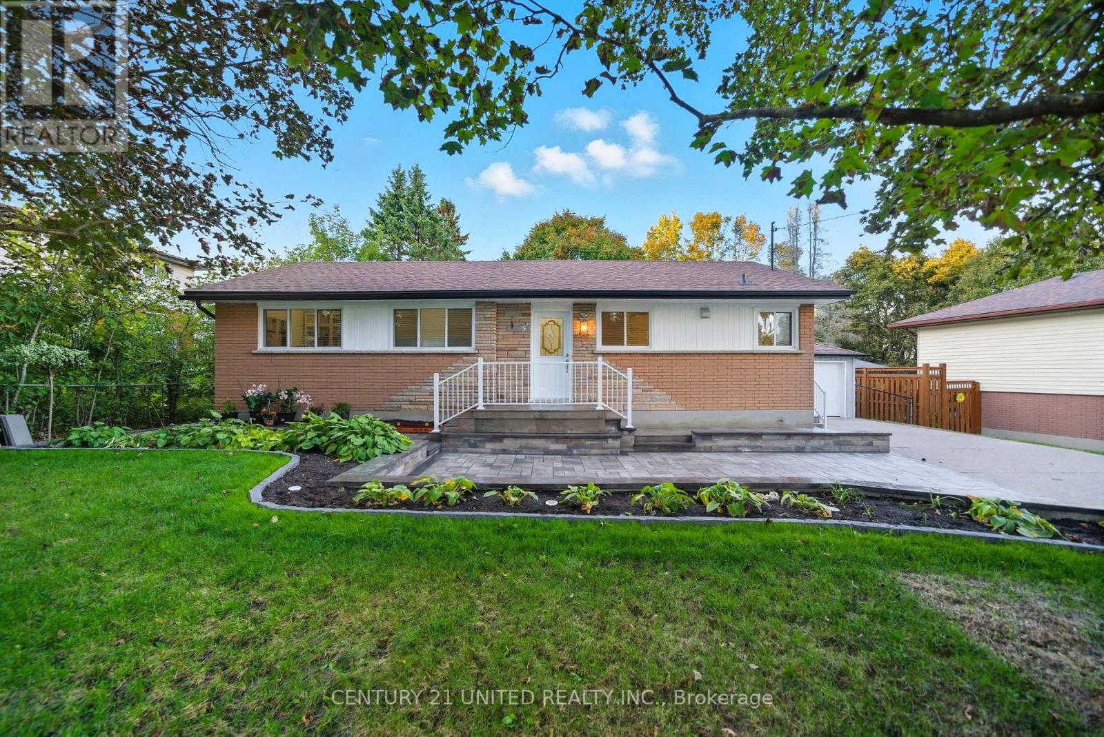 5 FERNDALE AVENUE - Photo 2 of 50, Peterborough (Monaghan Ward 2), Ontario