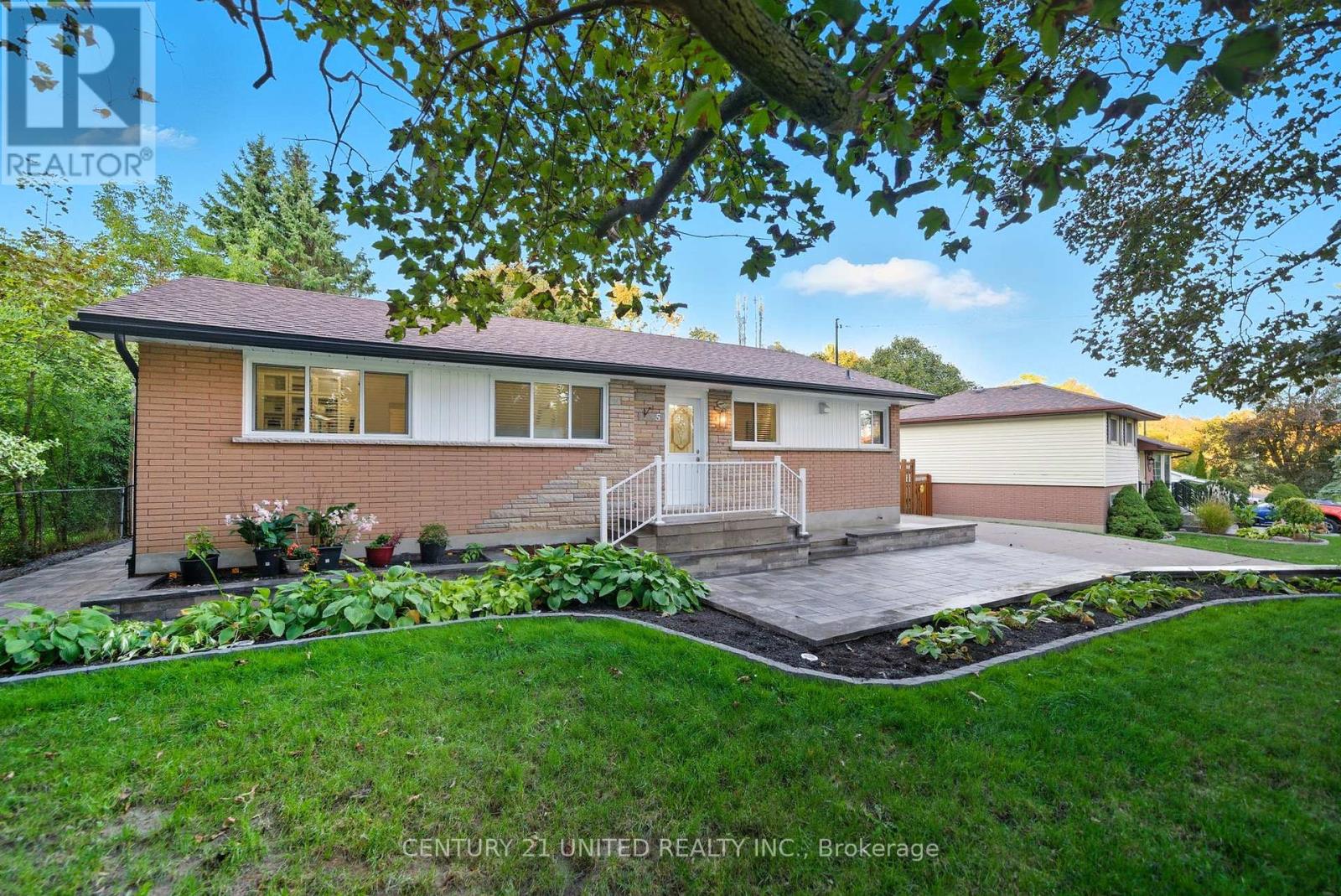 5 FERNDALE AVENUE - Photo 3 of 50, Peterborough (Monaghan Ward 2), Ontario