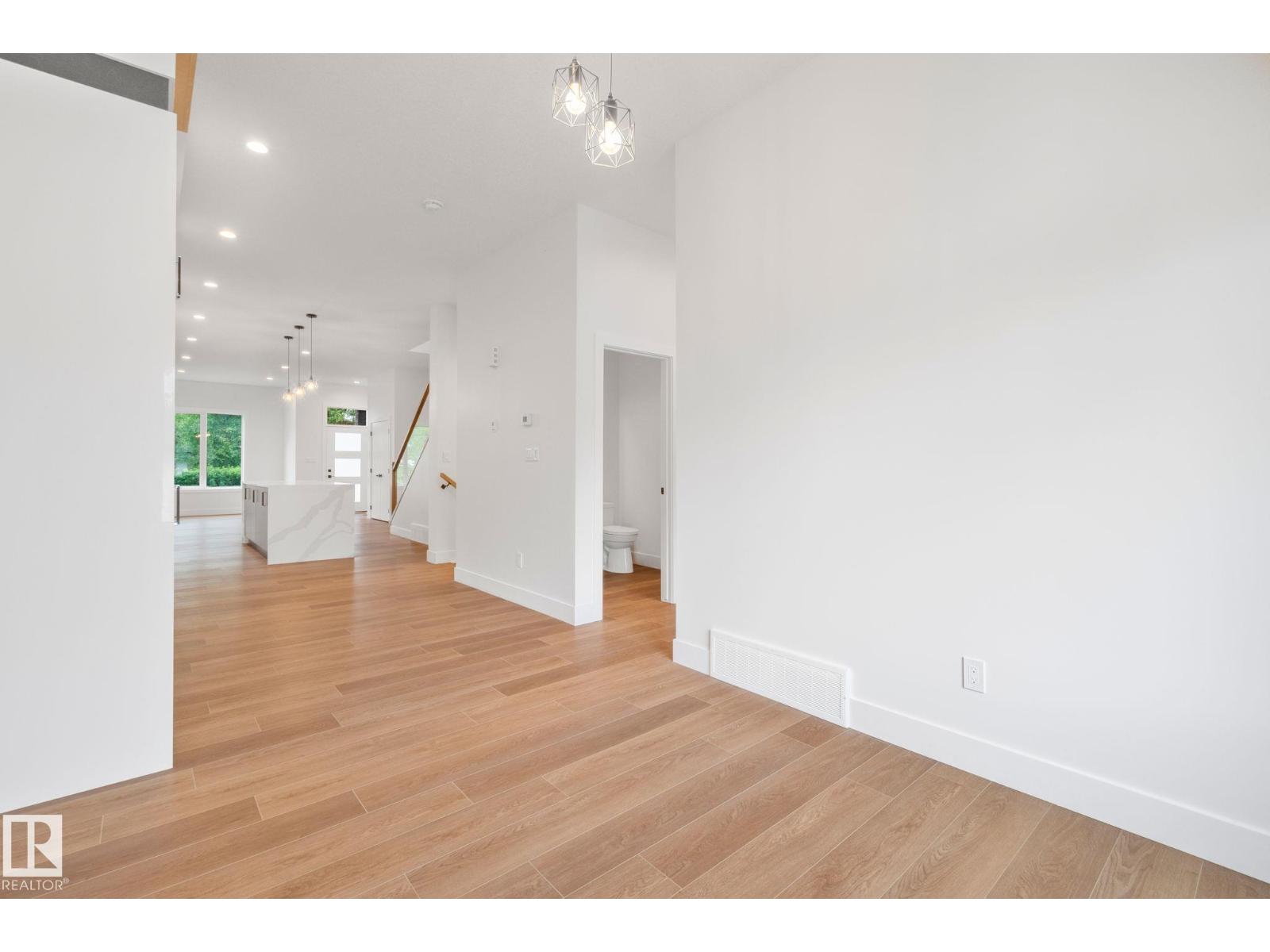 11036 128 ST NW, Edmonton