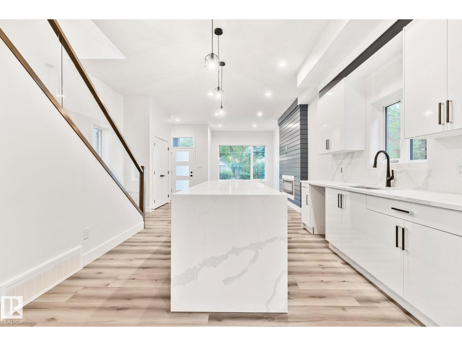 11032 128 ST NW, Edmonton