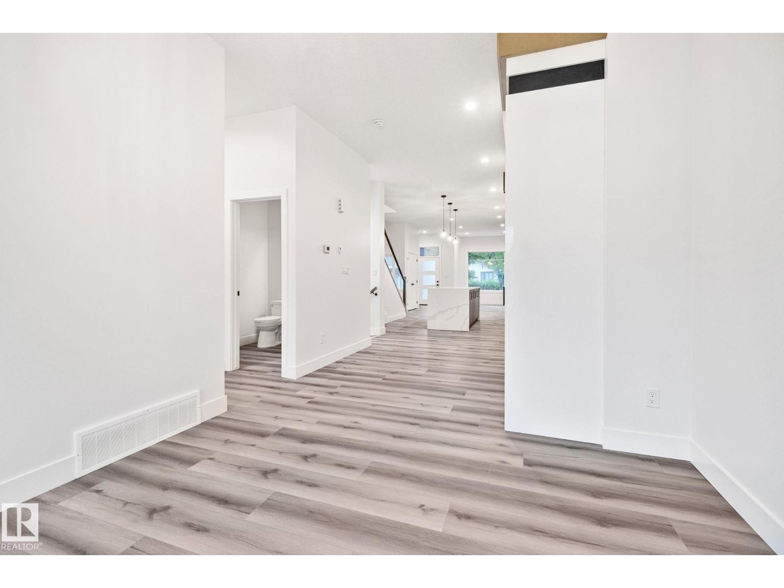 11032 128 ST NW, Edmonton