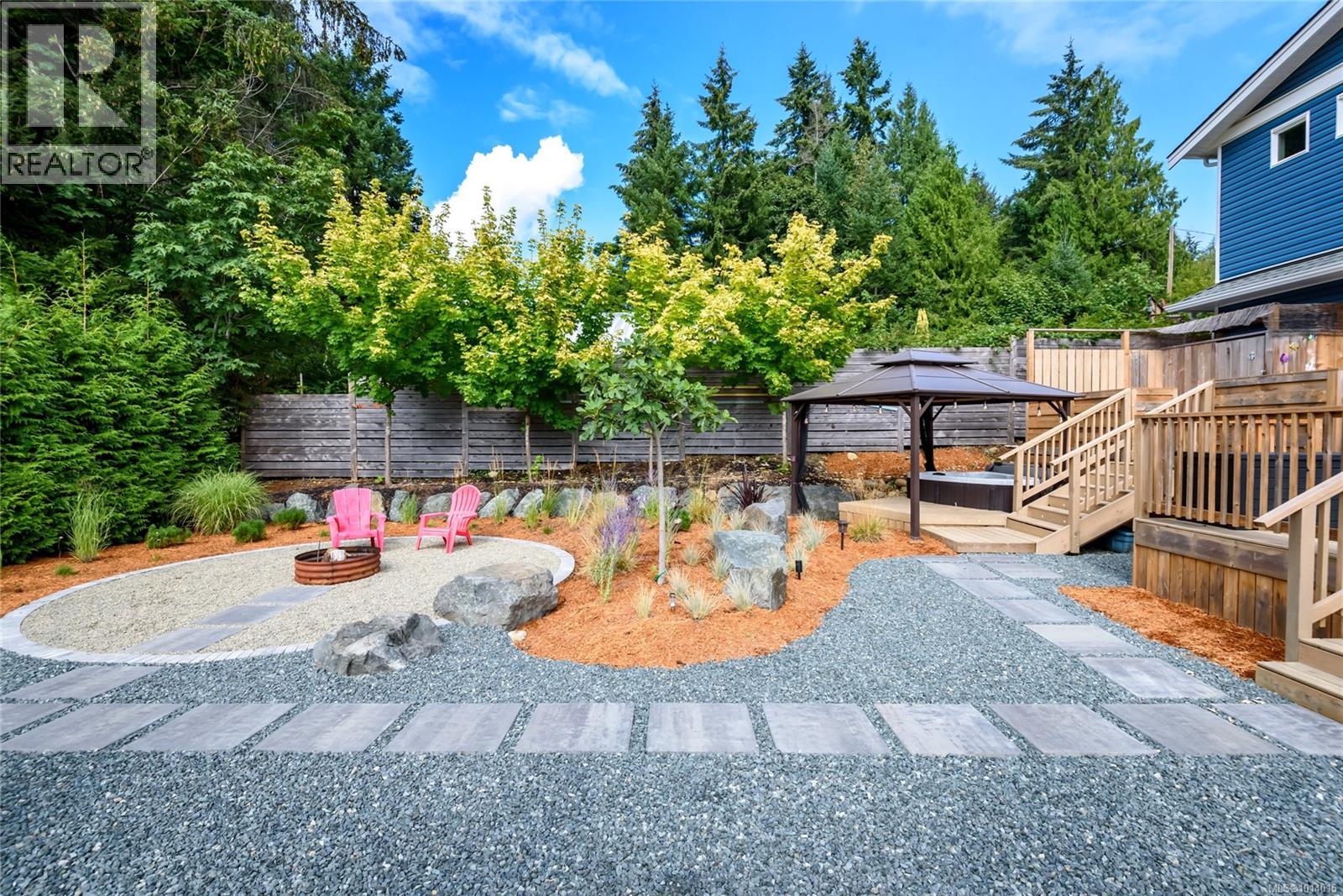7863 Tozer Rd, Fanny Bay