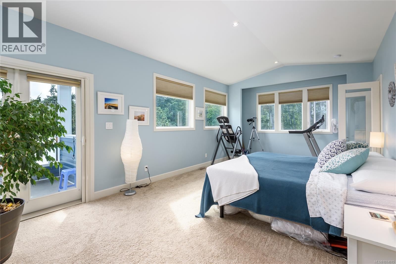 7863 Tozer Rd, Fanny Bay