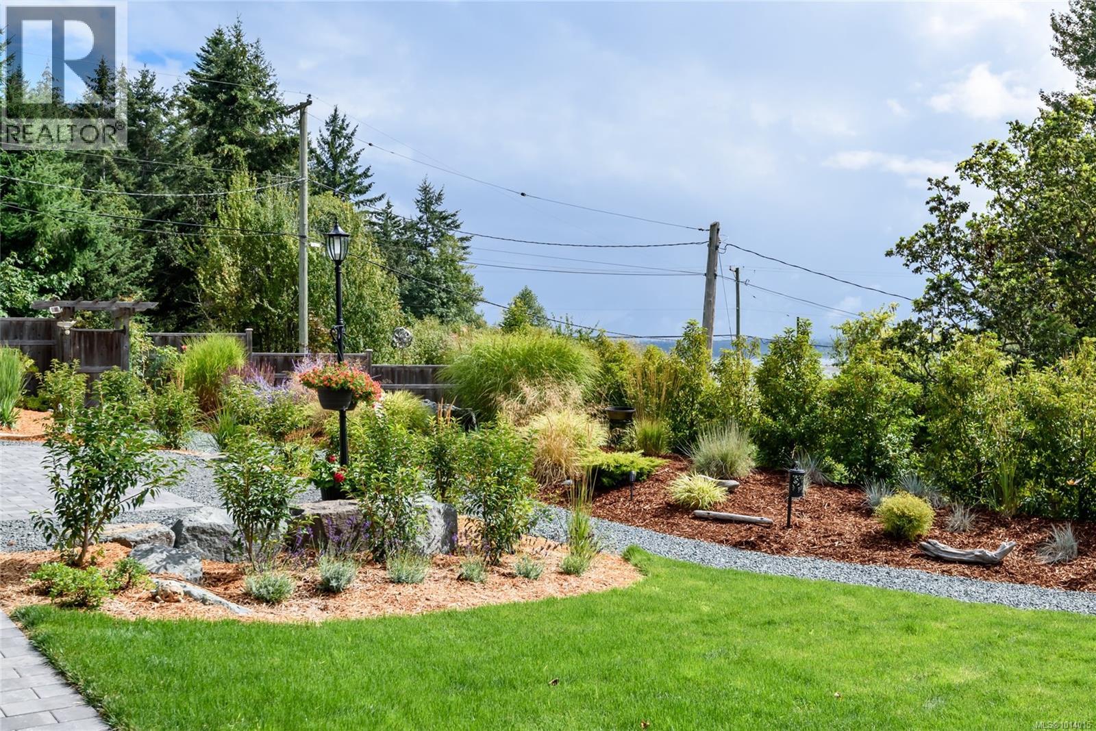 7863 Tozer Rd, Fanny Bay