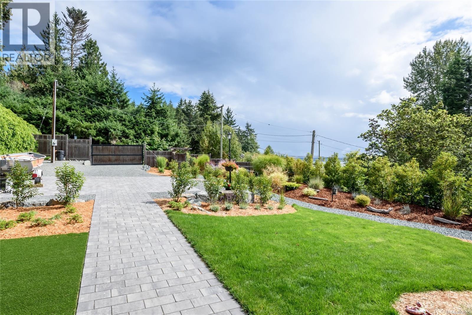 7863 Tozer Rd, Fanny Bay