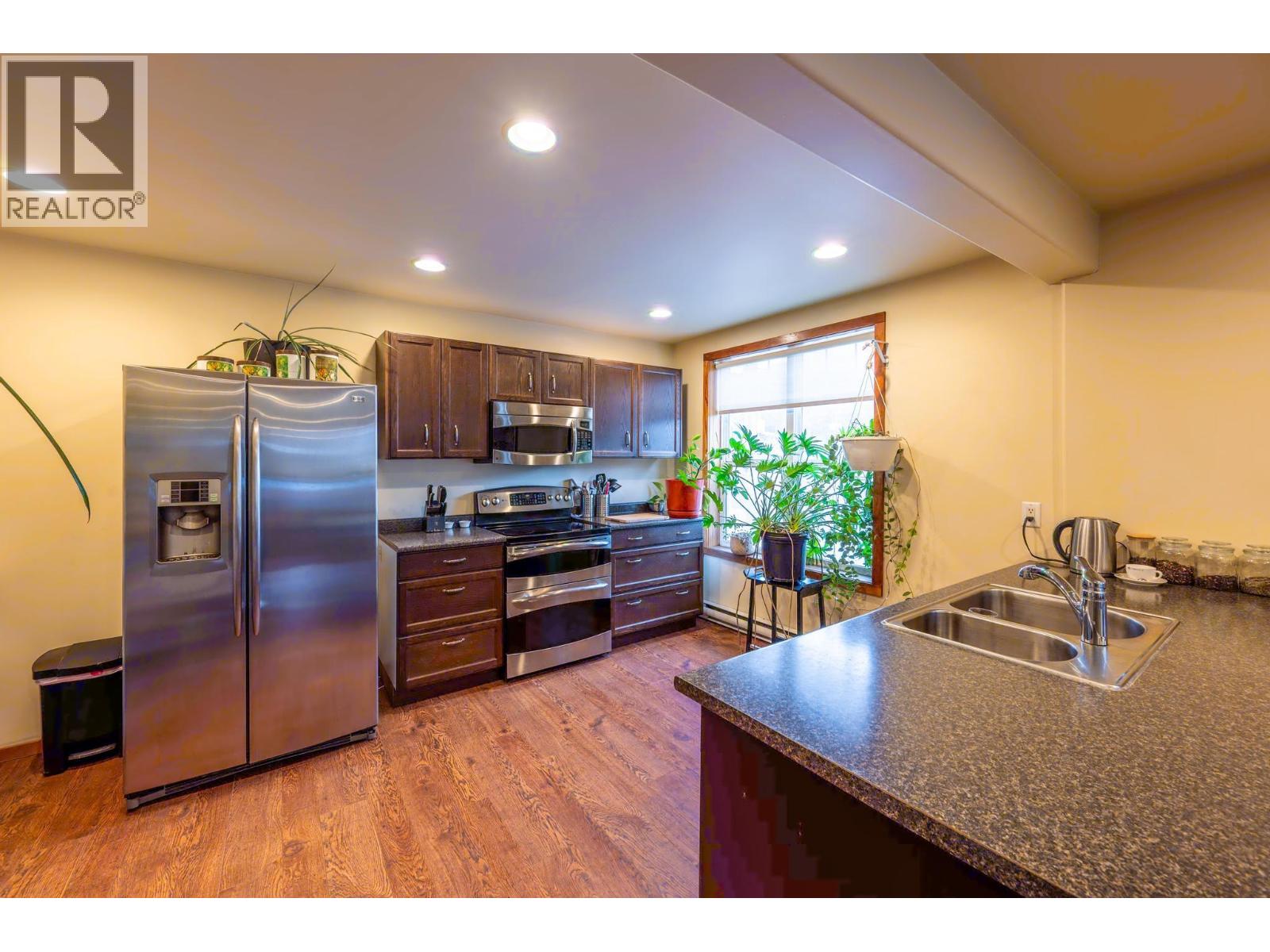  901 10TH  S Avenue, Golden