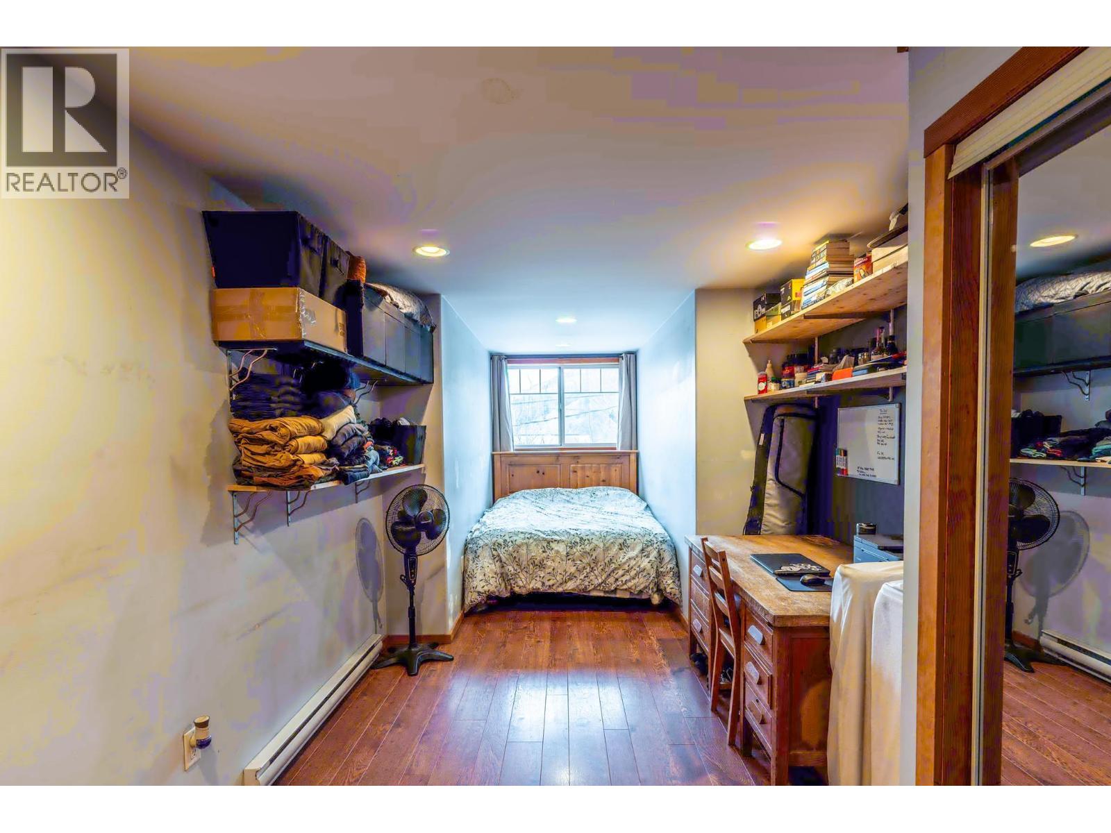  901 10TH  S Avenue, Golden