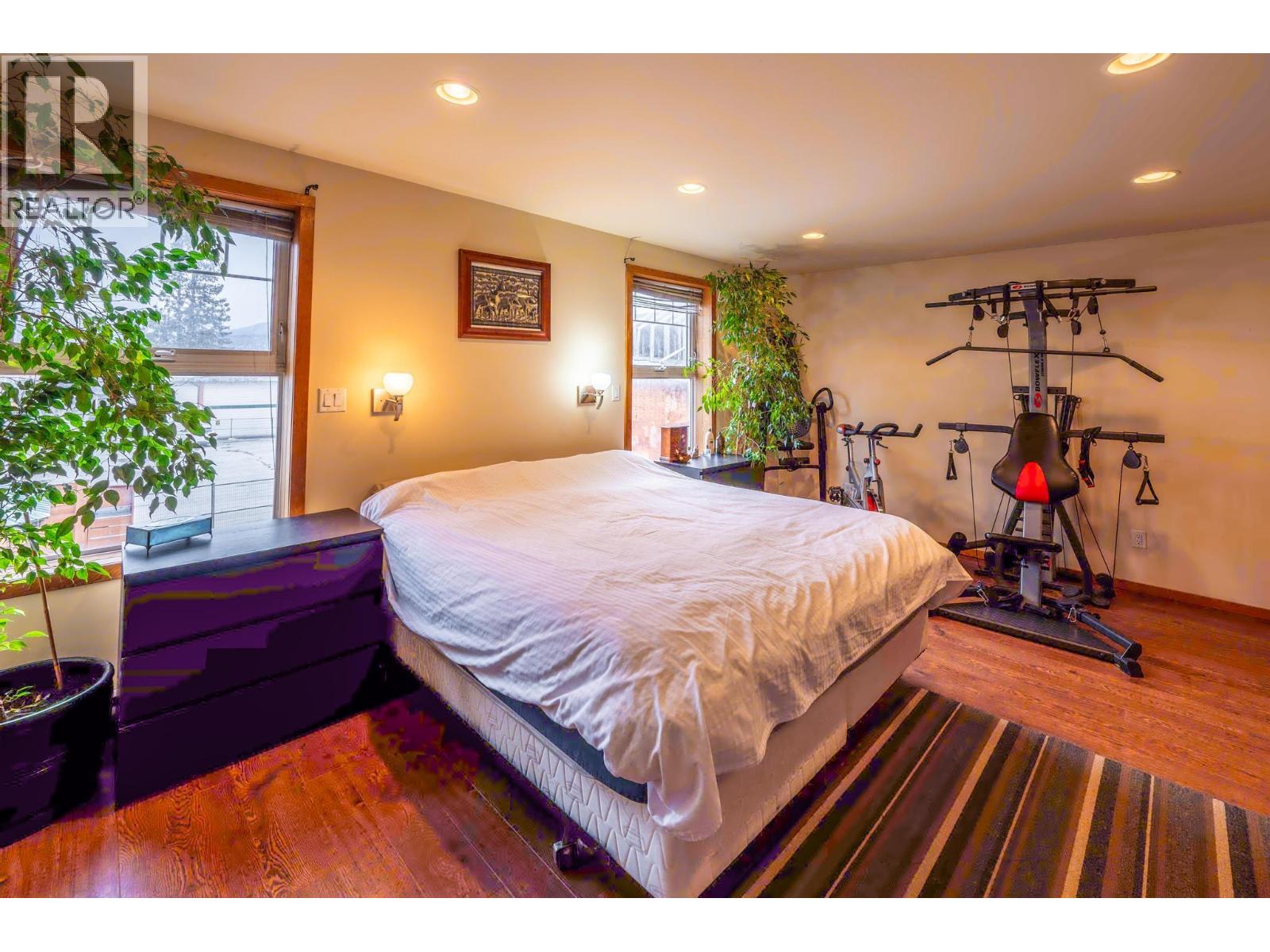  901 10TH  S Avenue, Golden