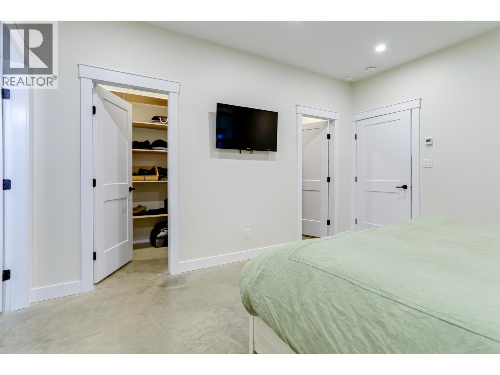 324 LOGANBERRY AVENUE, Kitimat