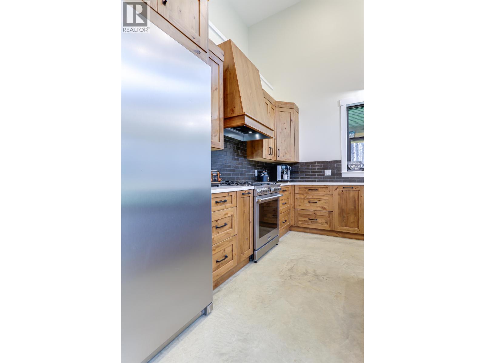 324 LOGANBERRY AVENUE, Kitimat
