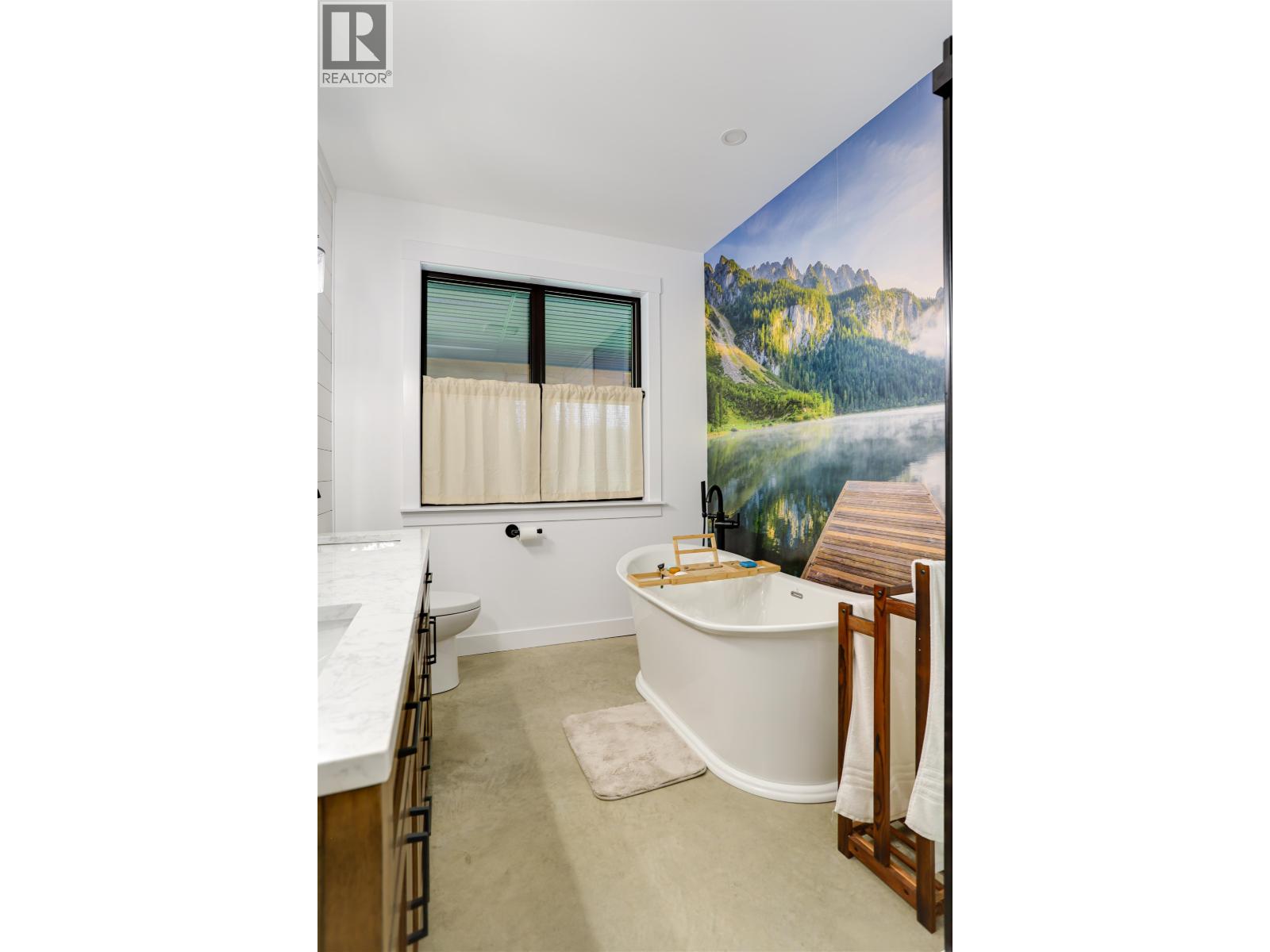 324 LOGANBERRY AVENUE, Kitimat