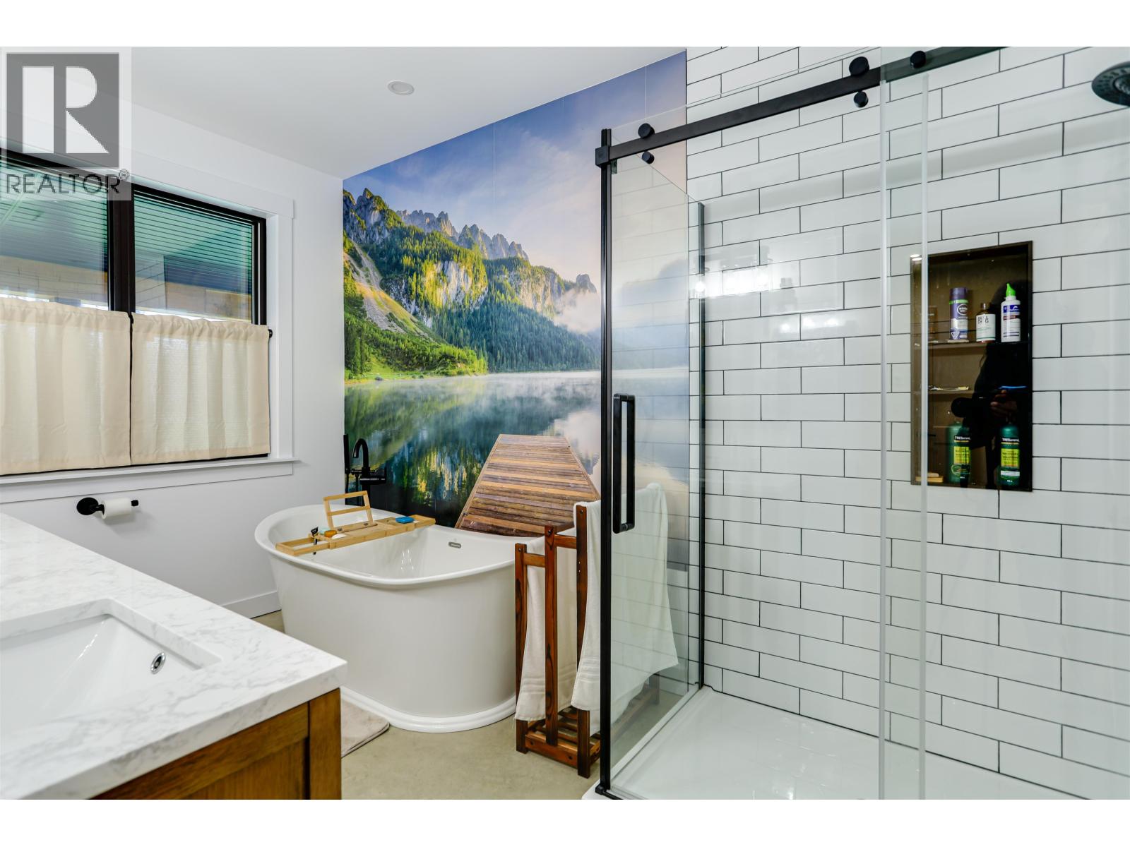 324 LOGANBERRY AVENUE, Kitimat