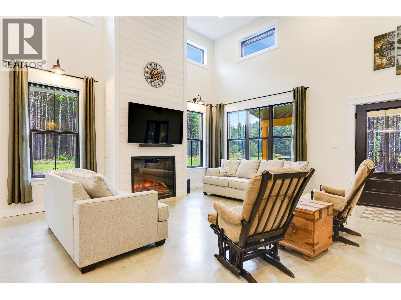 324 LOGANBERRY AVENUE, Kitimat