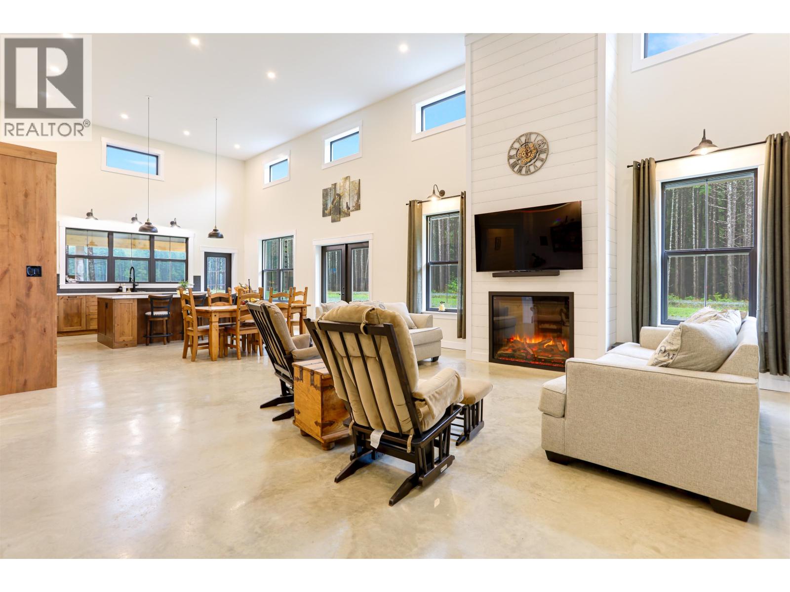 324 LOGANBERRY AVENUE, Kitimat