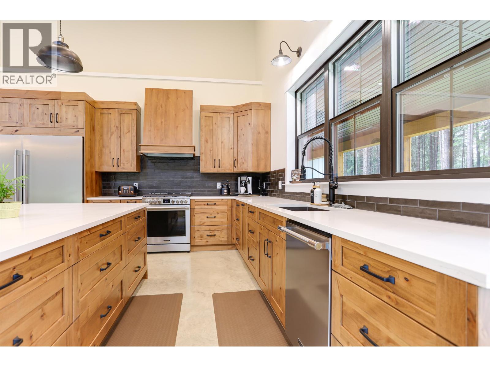 324 LOGANBERRY AVENUE, Kitimat