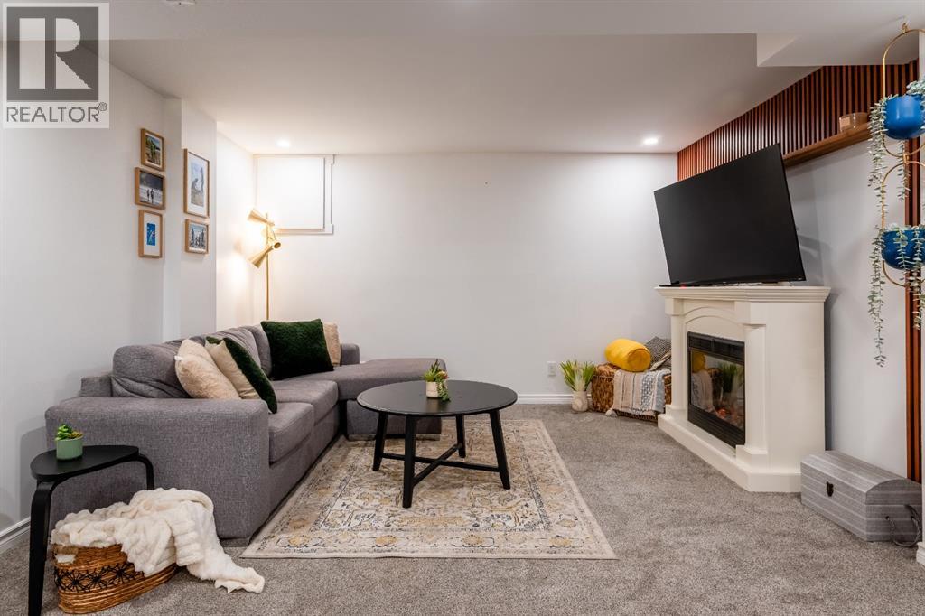 Single Family House 5 Level for Sale in  Brae Glen Crescent SW Braeside Calgary 
