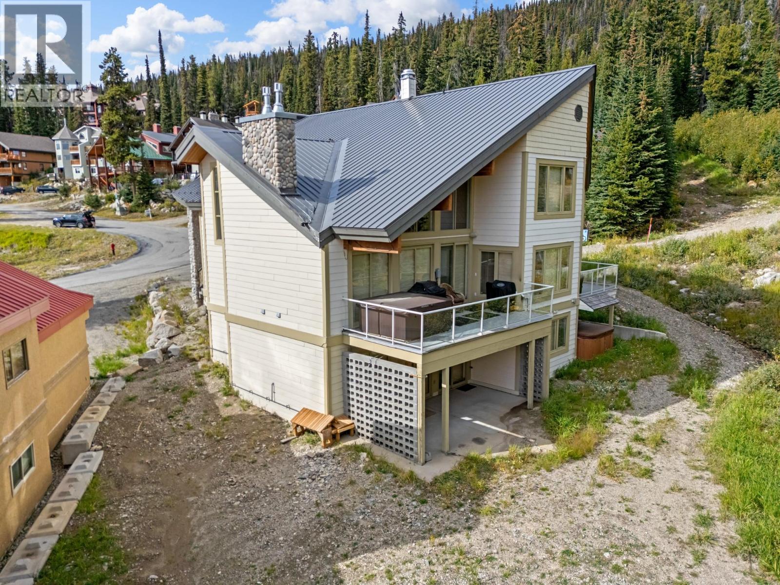 A 5946 Snow Pines Crescent, Big White