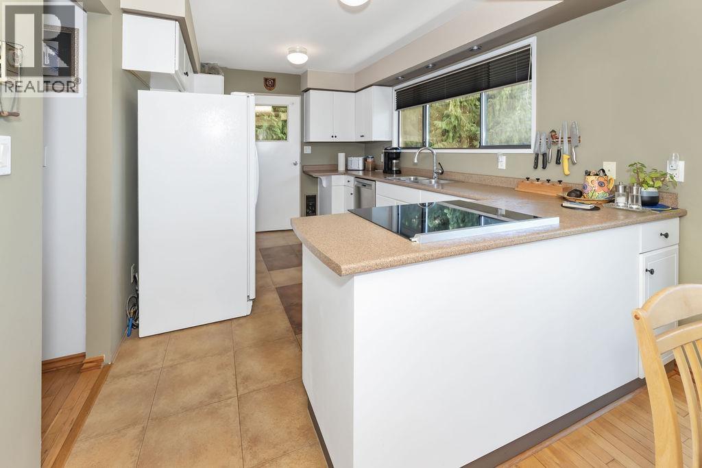 6950 PORPOISE DRIVE, Sechelt