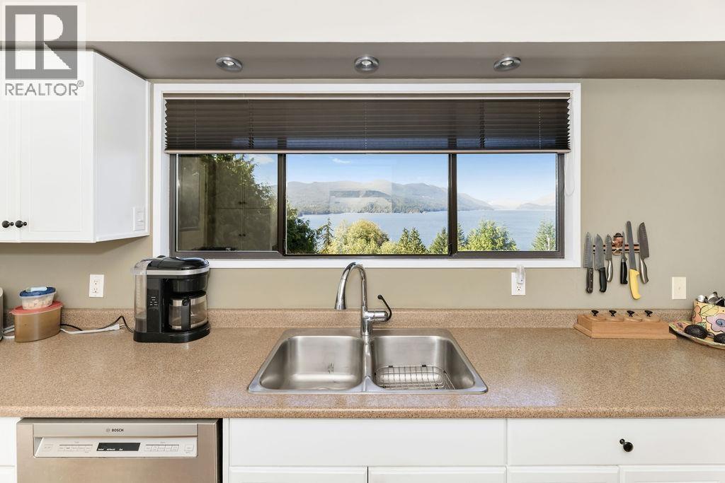 6950 PORPOISE DRIVE, Sechelt