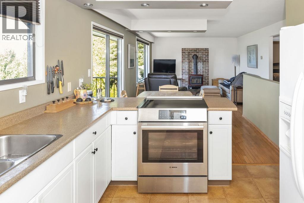 6950 PORPOISE DRIVE, Sechelt