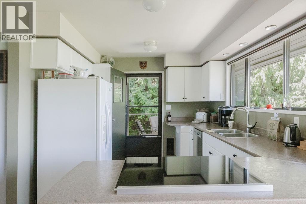 6950 PORPOISE DRIVE, Sechelt