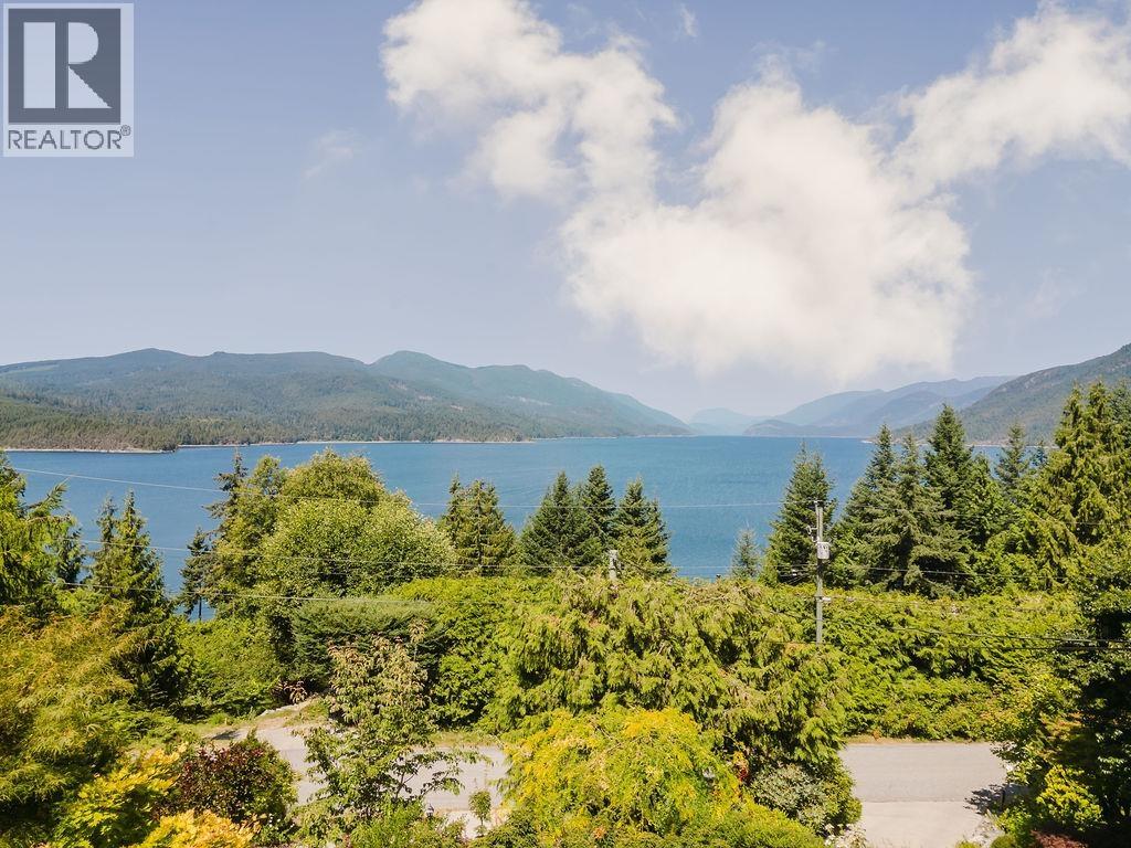 6950 PORPOISE DRIVE, Sechelt