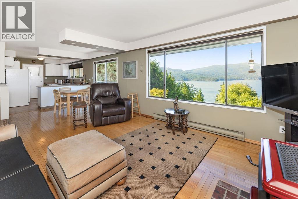 6950 PORPOISE DRIVE, Sechelt