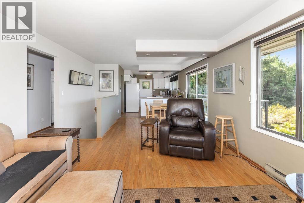 6950 PORPOISE DRIVE, Sechelt