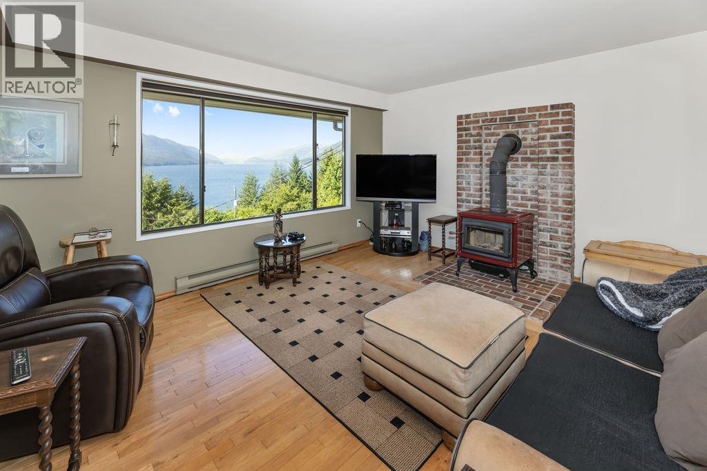 6950 PORPOISE DRIVE, Sechelt