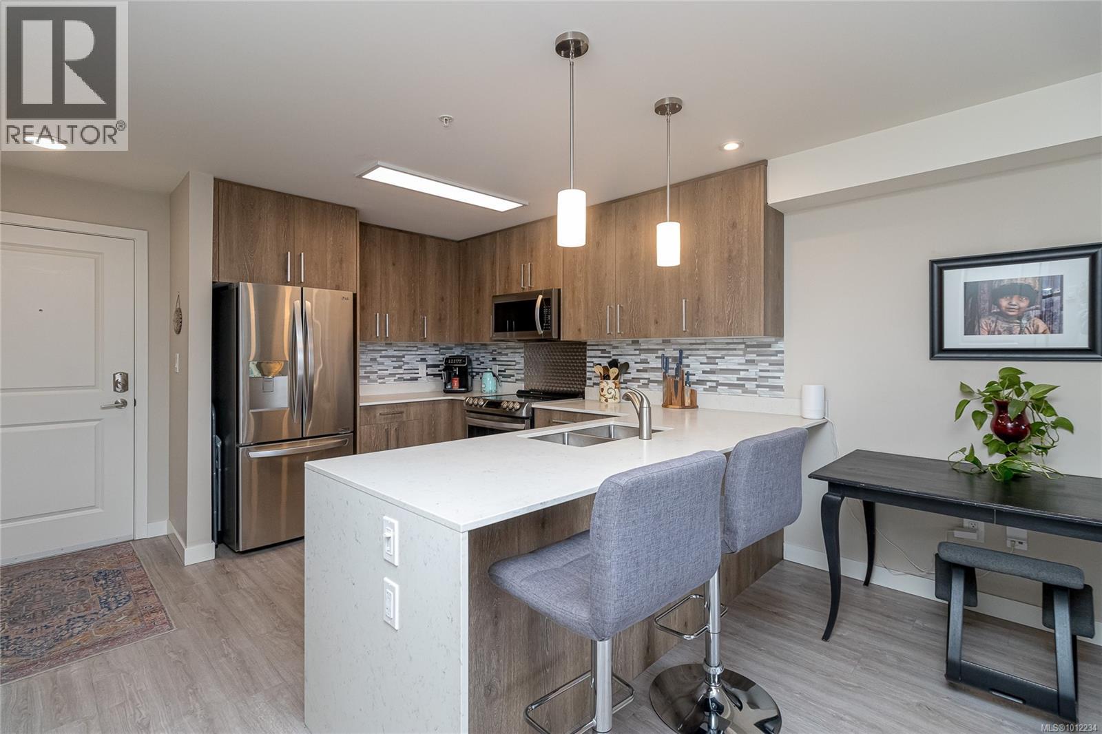 210 110 Presley Place, View Royal