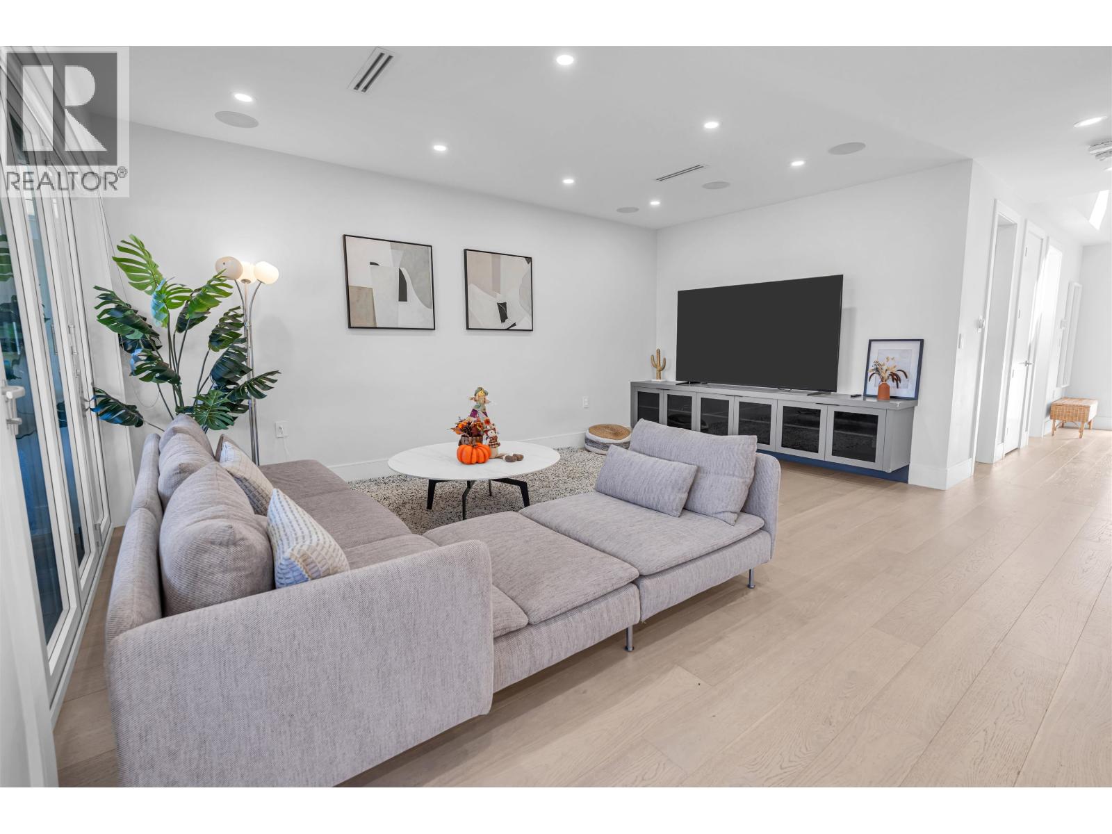 8159 11TH AVENUE, Burnaby