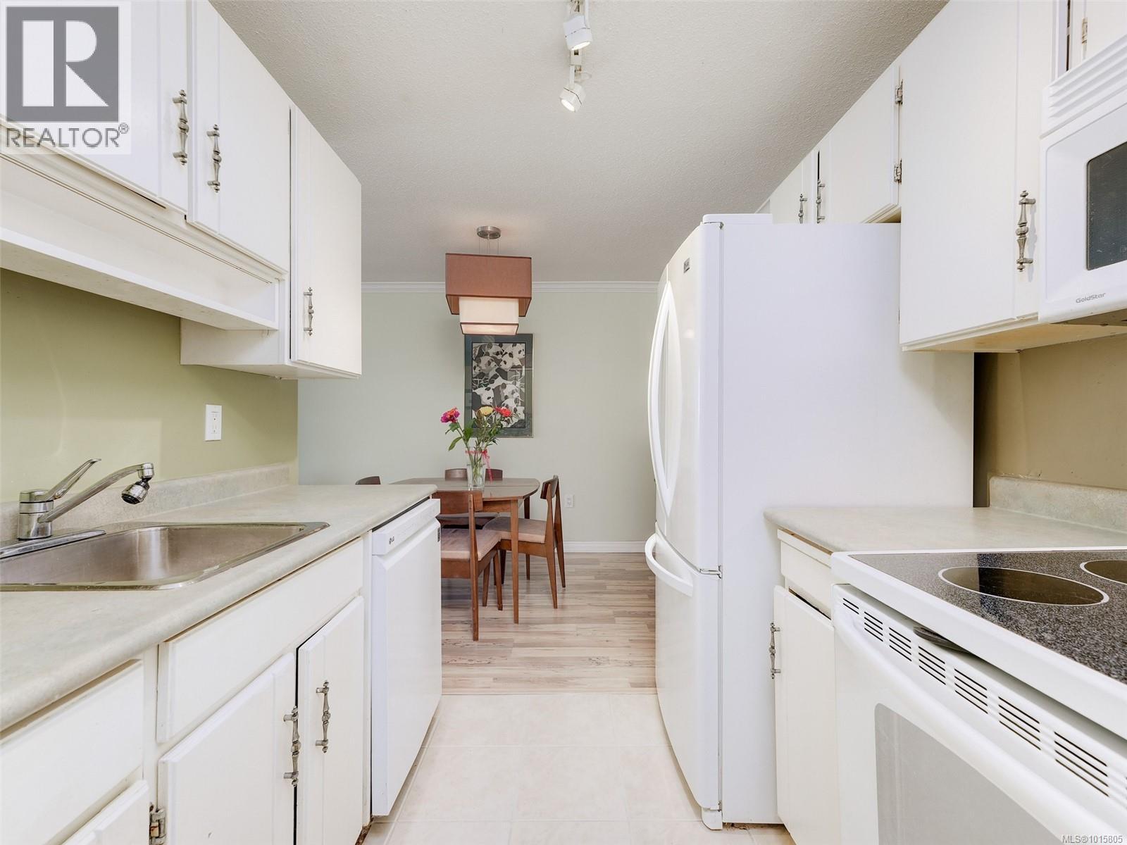 604 777 Blanshard Street, Victoria