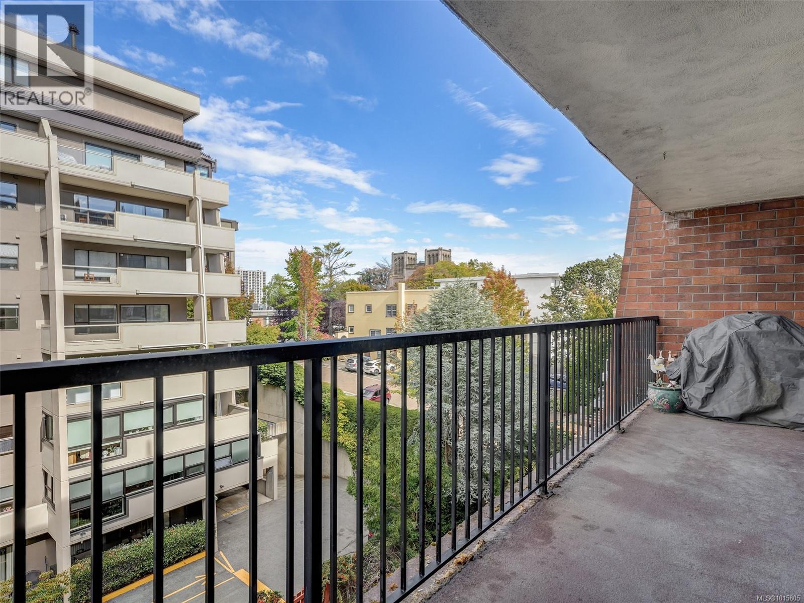 604 777 Blanshard Street, Victoria