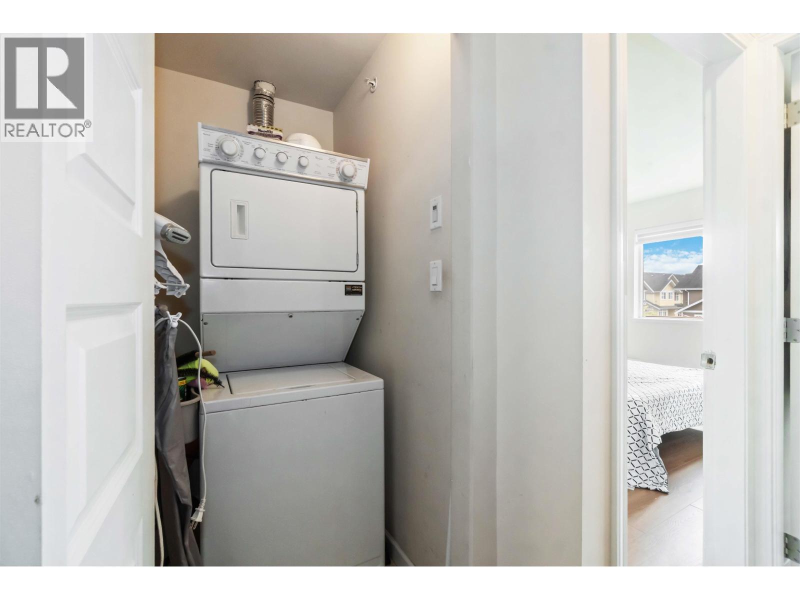 8 935 EWEN AVENUE, New Westminster