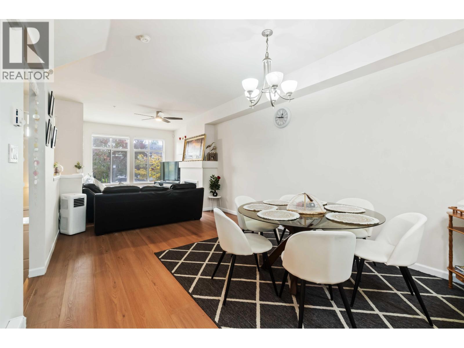 8 935 EWEN AVENUE, New Westminster