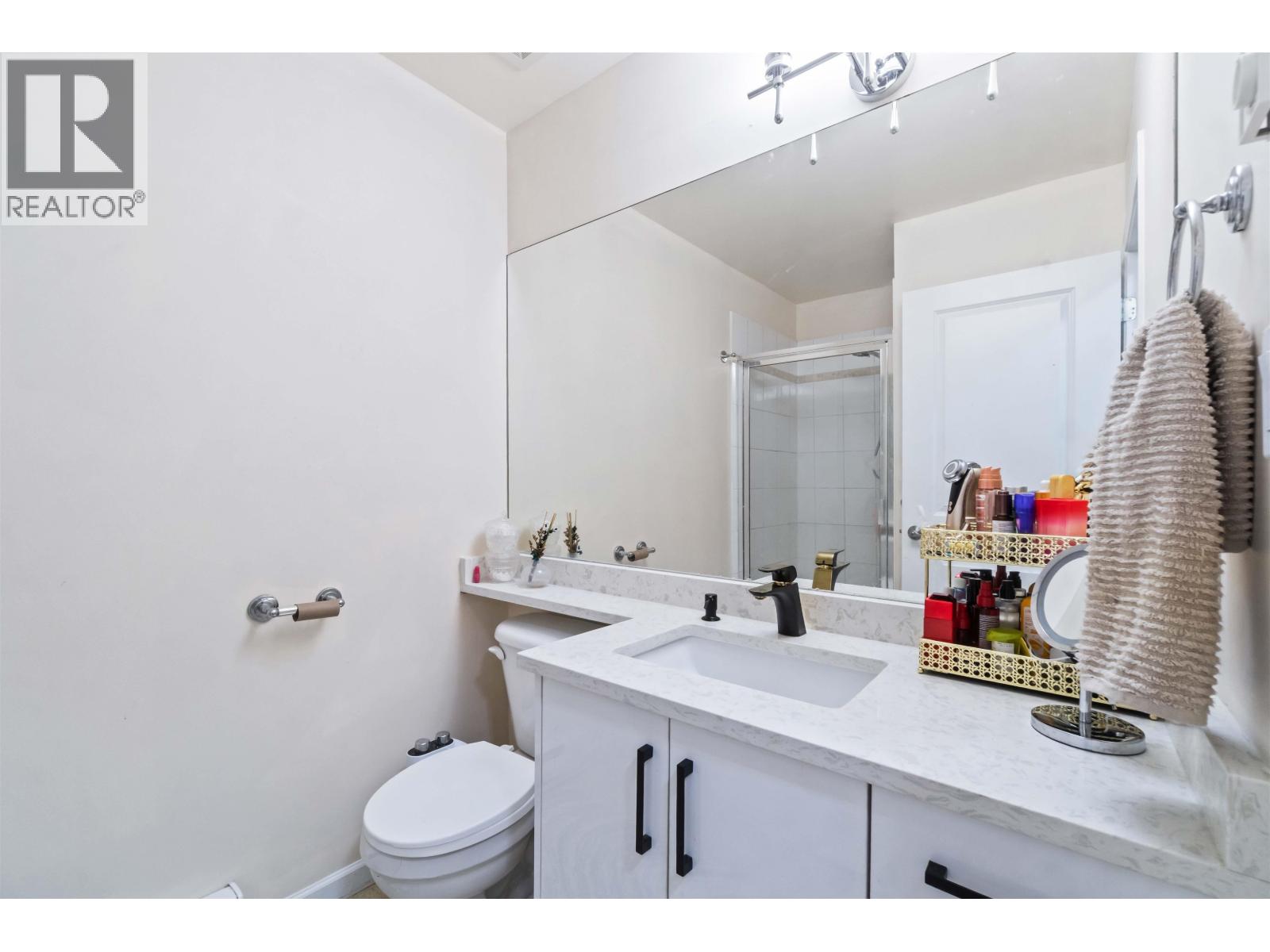 8 935 EWEN AVENUE, New Westminster