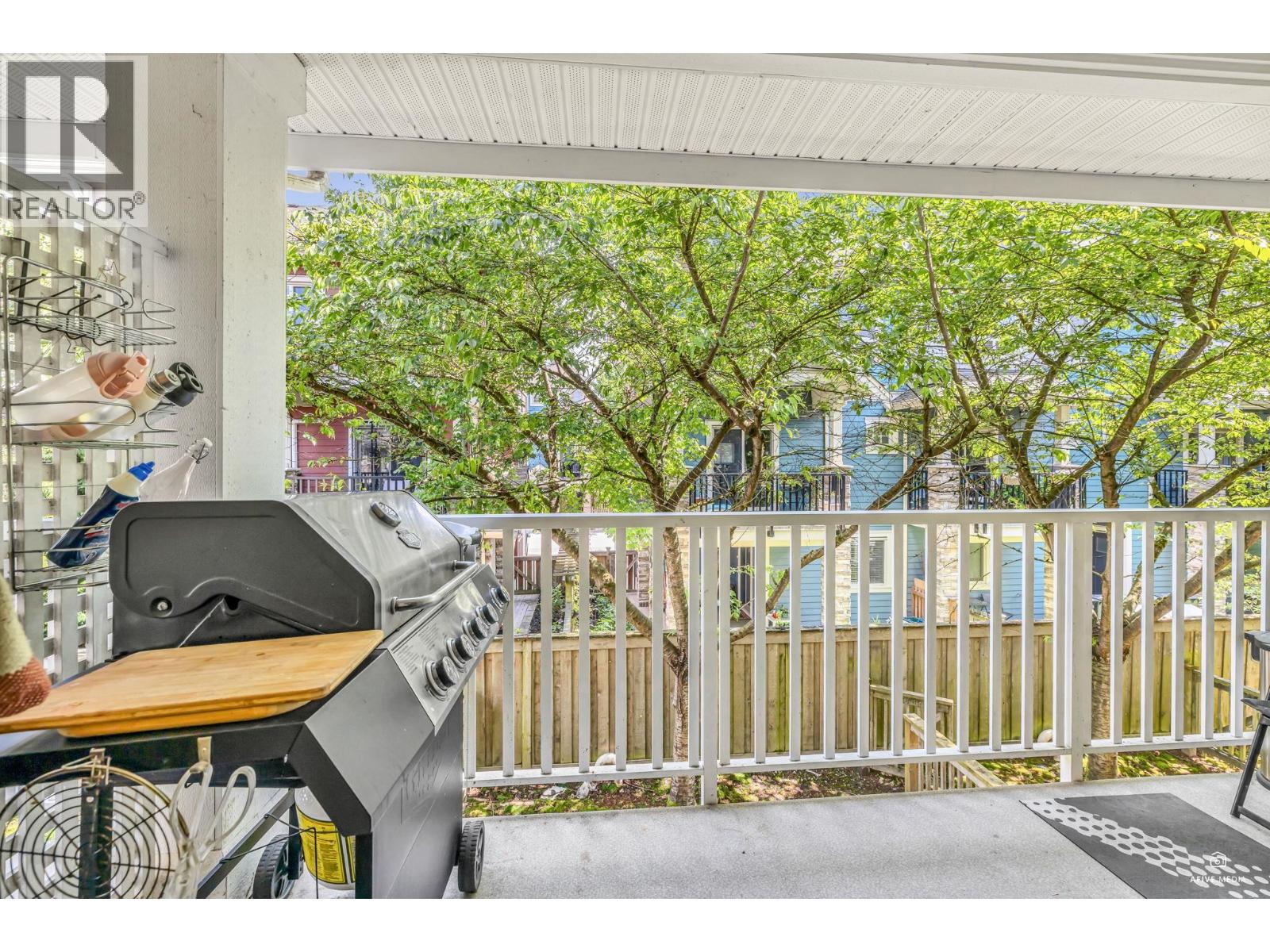 8 935 EWEN AVENUE, New Westminster