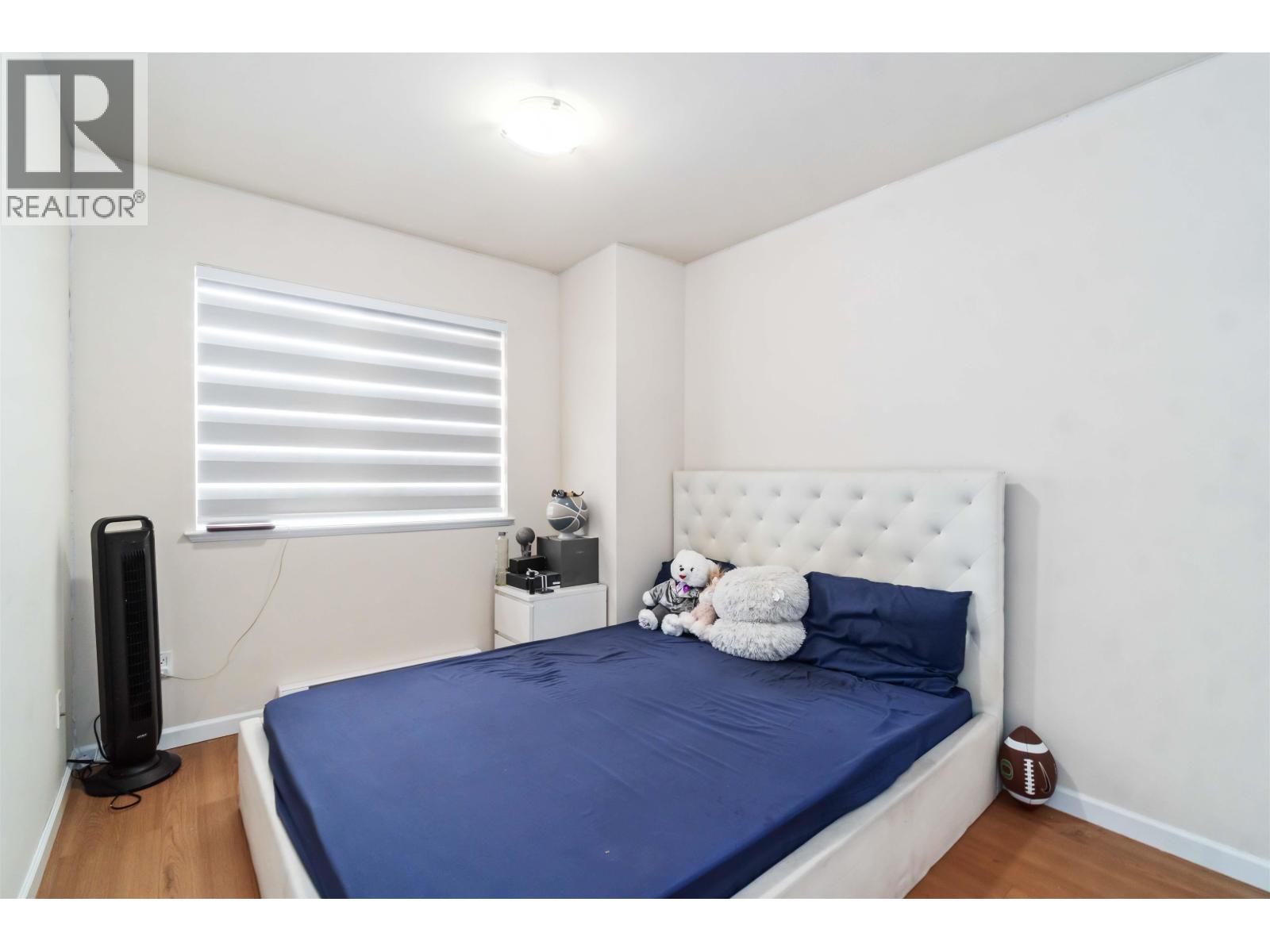 8 935 EWEN AVENUE, New Westminster