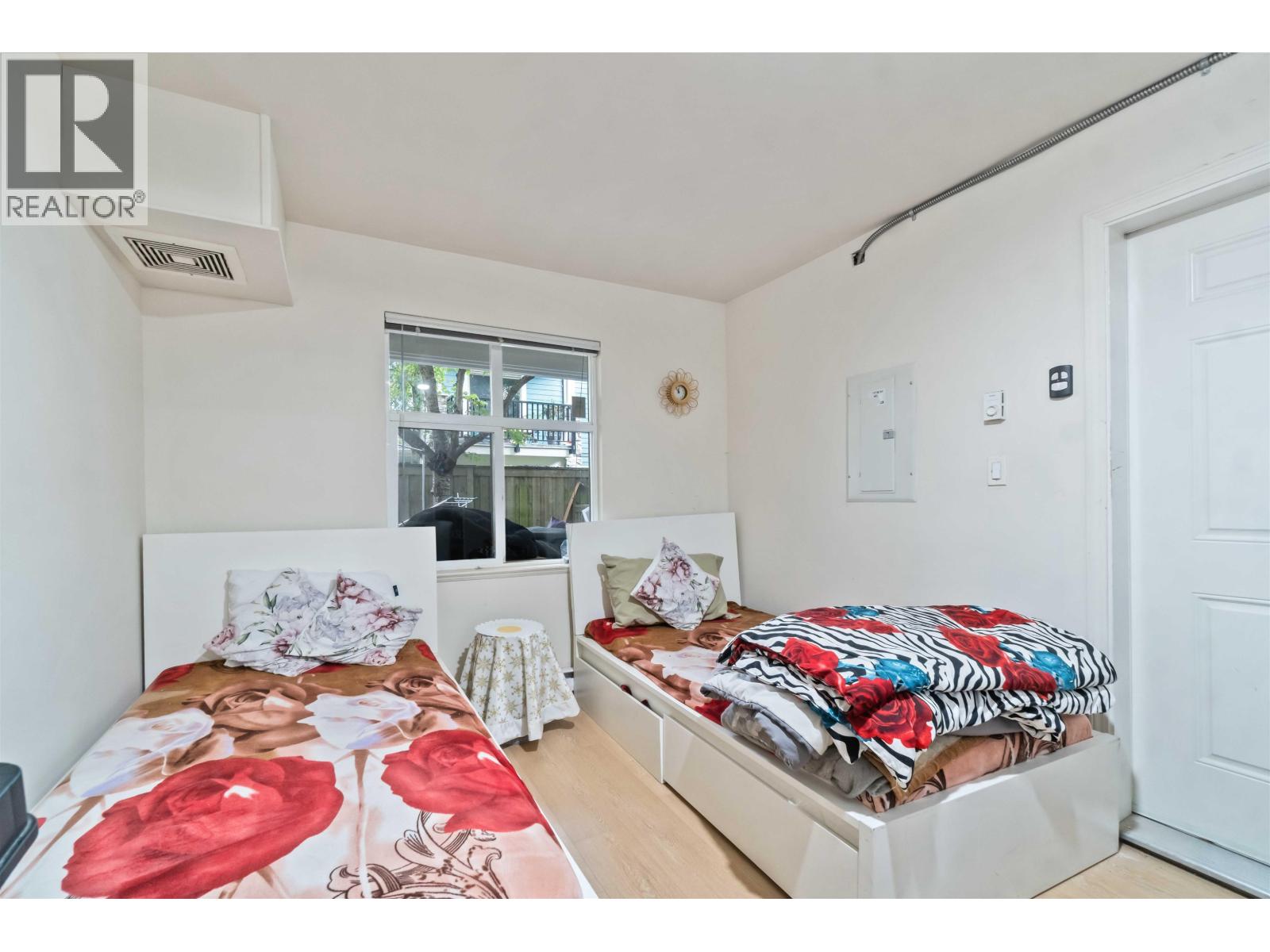 8 935 EWEN AVENUE, New Westminster