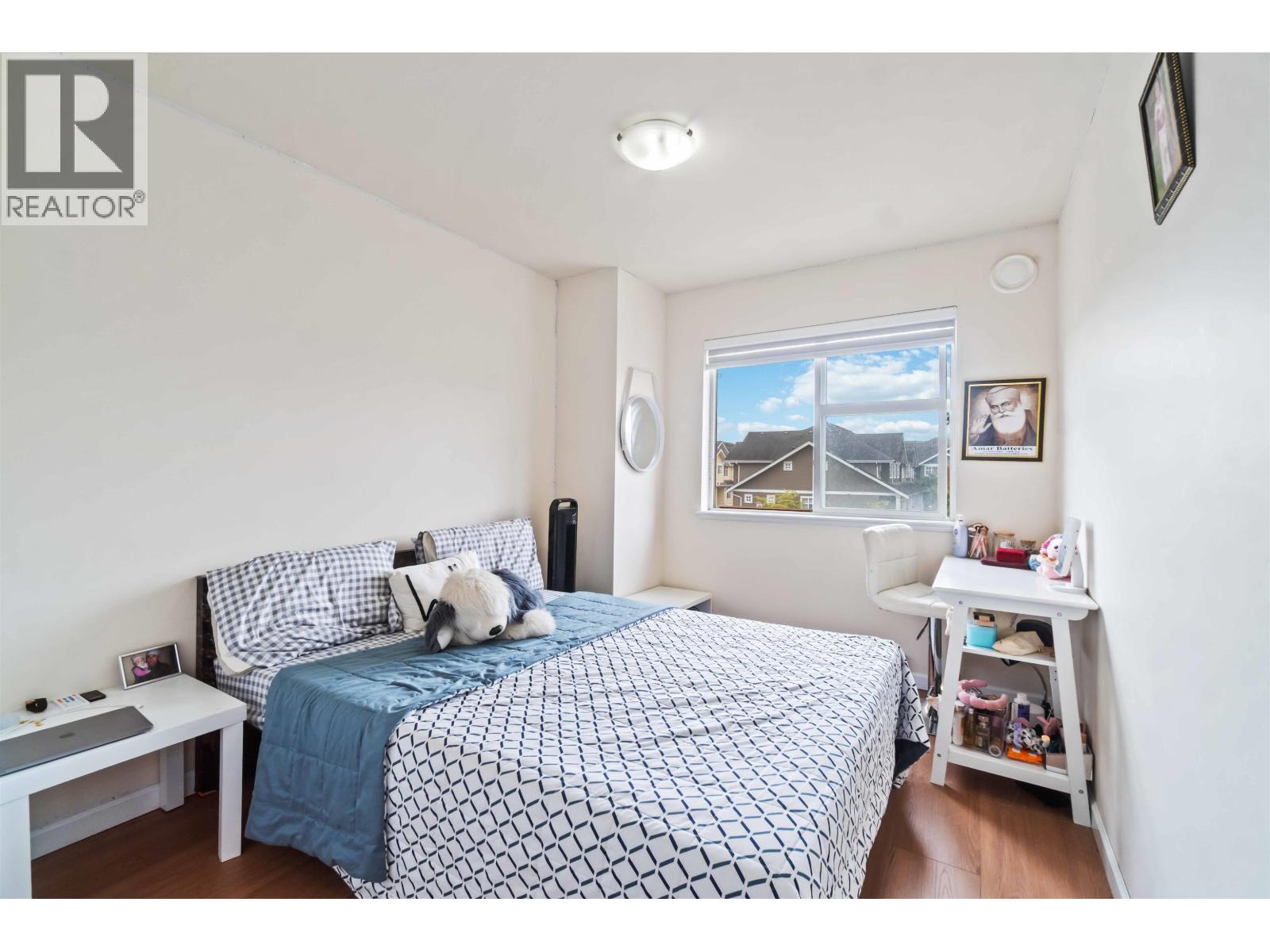 8 935 EWEN AVENUE, New Westminster