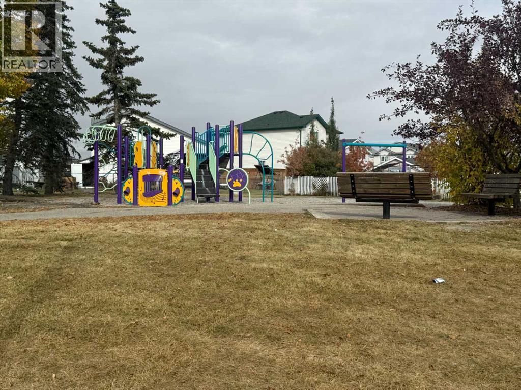 Single Family House for Sale in  Saratoga Close NE Monterey Park Calgary 