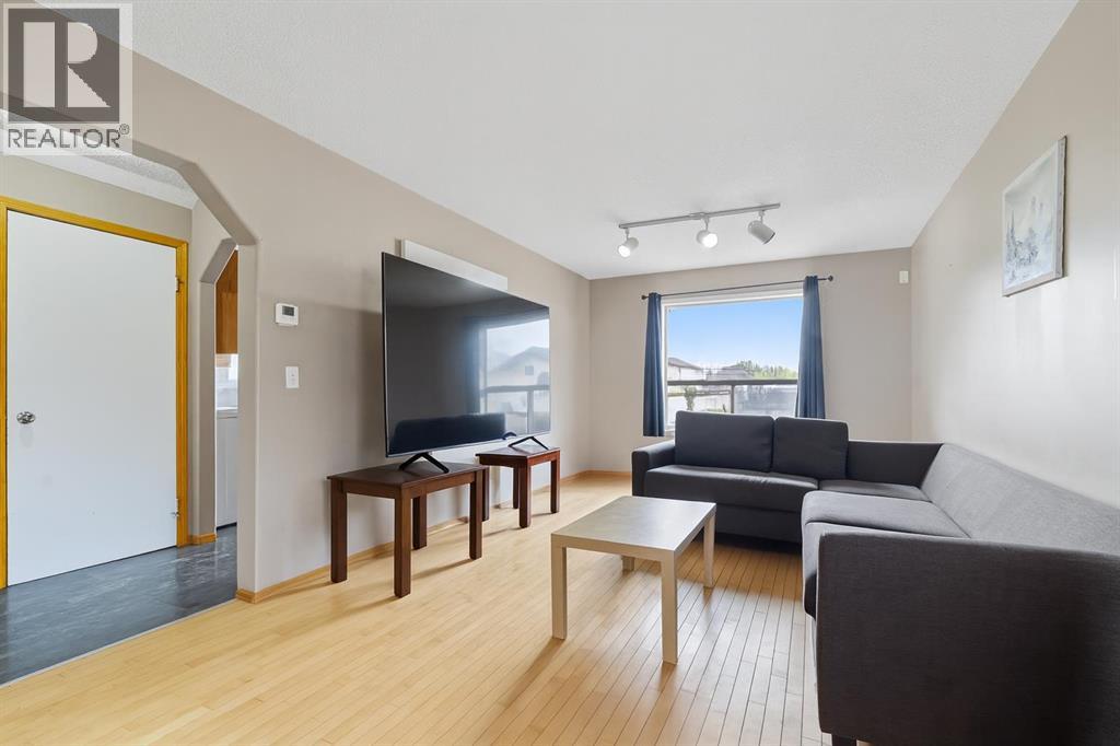 Single Family House for Sale in  Saratoga Close NE Monterey Park Calgary 