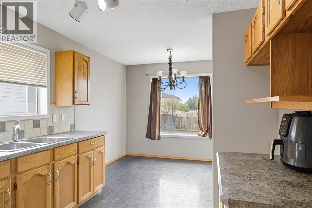Single Family House for Sale in  Saratoga Close NE Monterey Park Calgary 