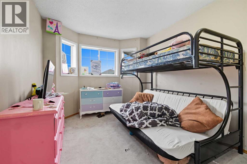 Single Family House for Sale in  Saratoga Close NE Monterey Park Calgary 