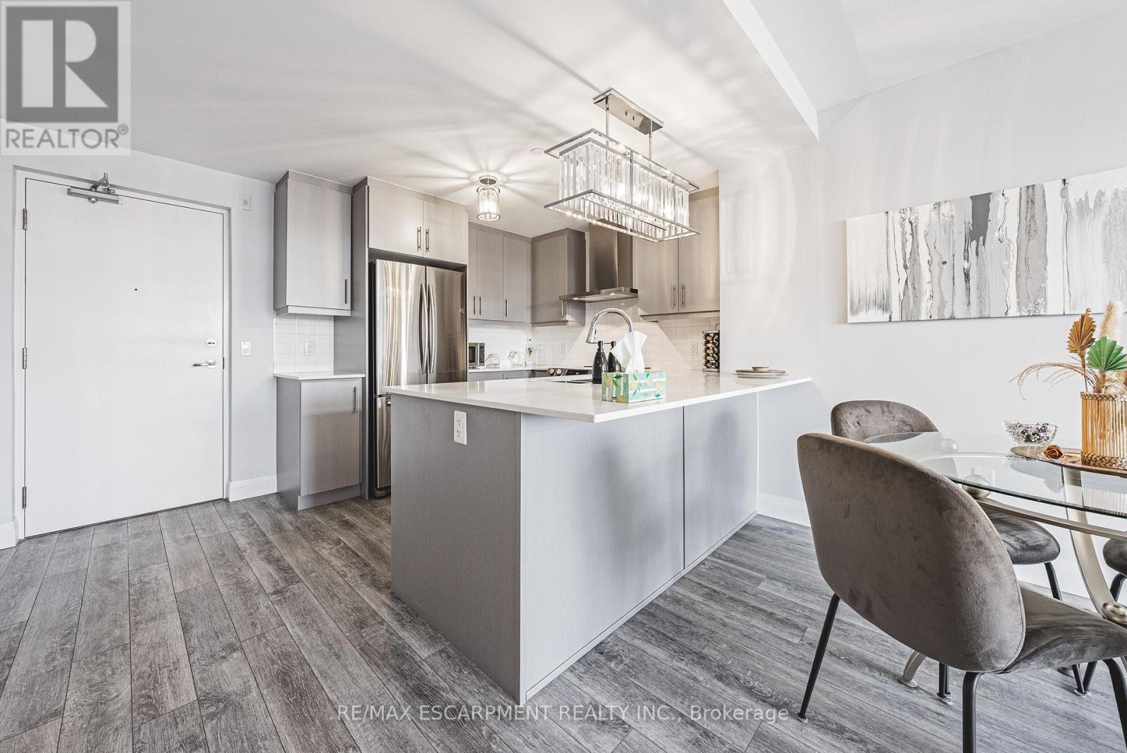 Single Family House for Sale in    REDFERN AVENUE Hamilton (Mountview) 