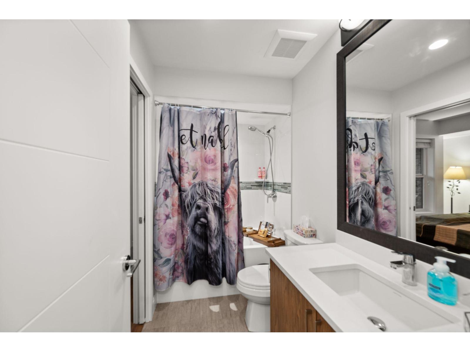 22 33209 CHERRY AVENUE, Mission