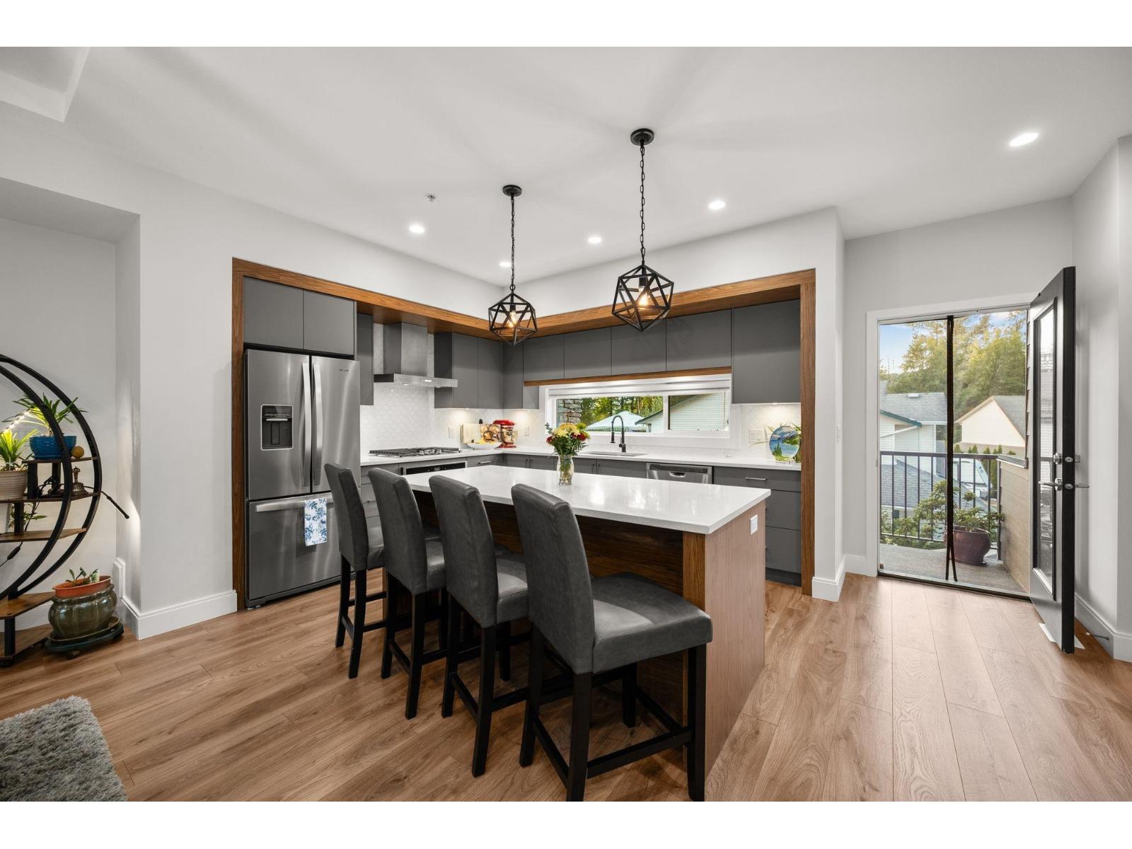 22 33209 CHERRY AVENUE, Mission