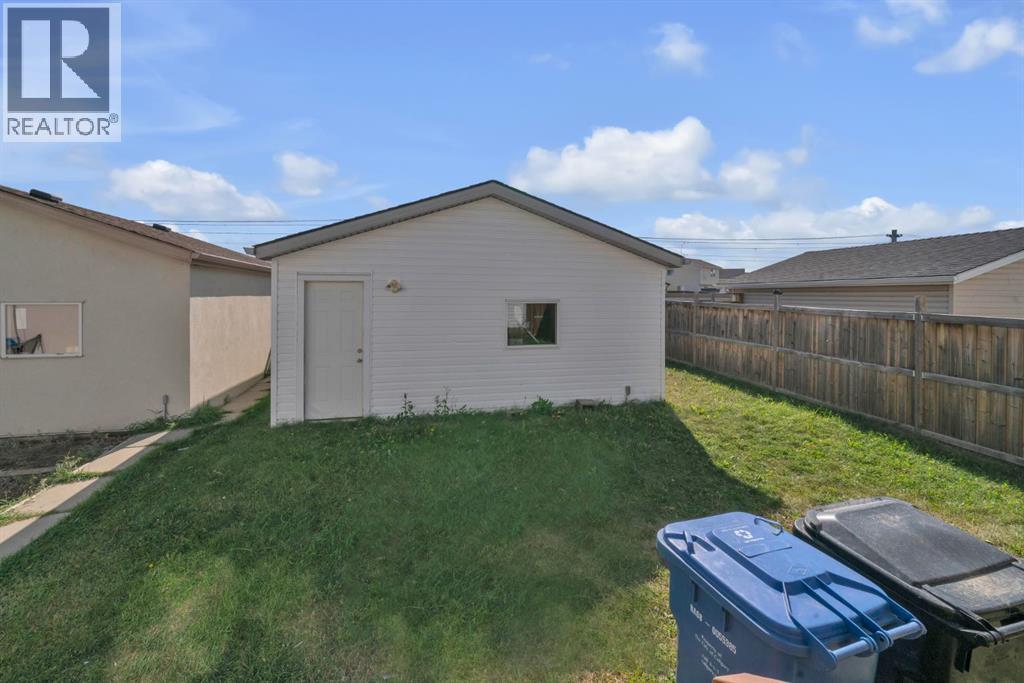 Single Family House for Sale in  Martinvalley Way NE Martindale Calgary 